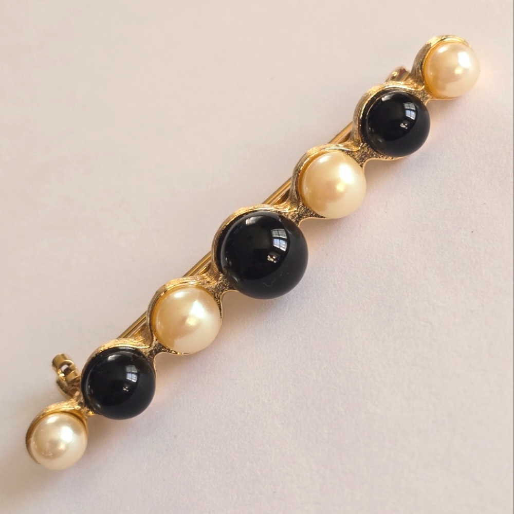 Vintage brooch bar pin broach gold tone white faux pearls and black